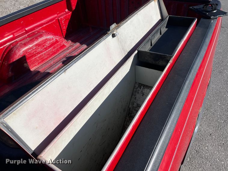 image for item MN9415 2000 GMC Sierra 1500  Ext. Cab pickup truck