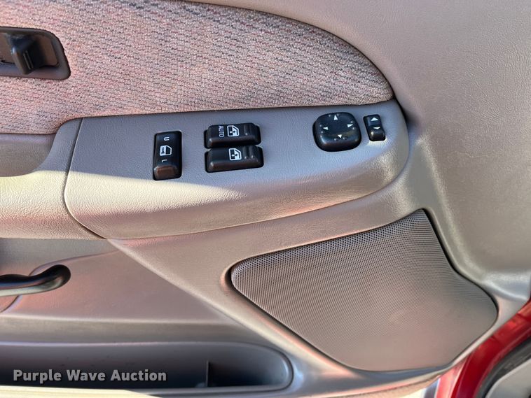 image for item MN9415 2000 GMC Sierra 1500  Ext. Cab pickup truck