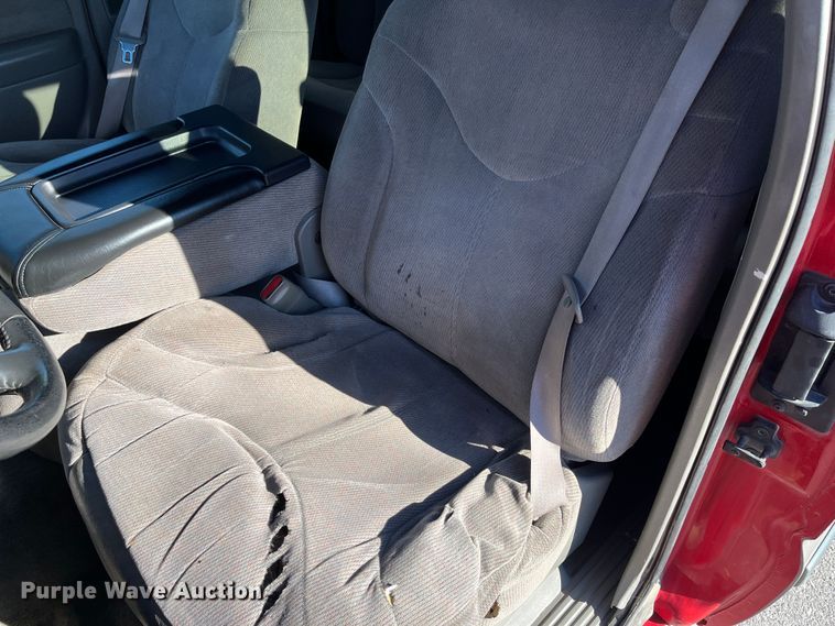 image for item MN9415 2000 GMC Sierra 1500  Ext. Cab pickup truck