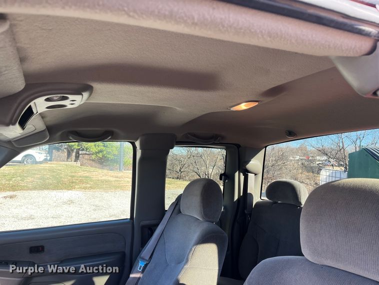 image for item MN9415 2000 GMC Sierra 1500  Ext. Cab pickup truck