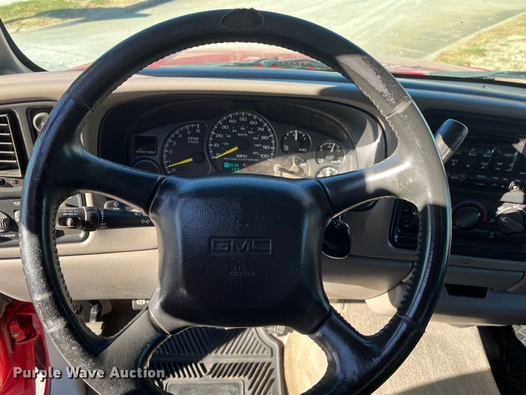 image for item MN9415 2000 GMC Sierra 1500  Ext. Cab pickup truck