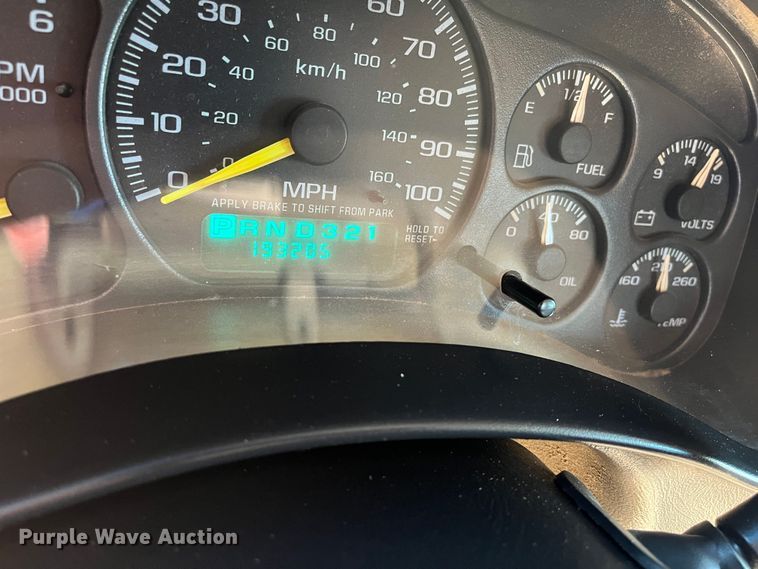 image for item MN9415 2000 GMC Sierra 1500  Ext. Cab pickup truck