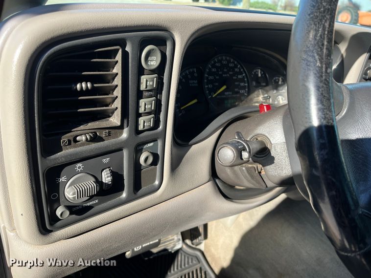 image for item MN9415 2000 GMC Sierra 1500  Ext. Cab pickup truck