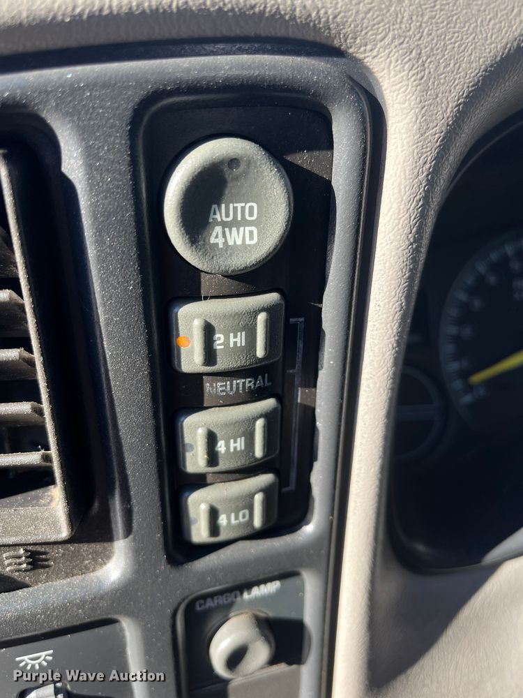 image for item MN9415 2000 GMC Sierra 1500  Ext. Cab pickup truck