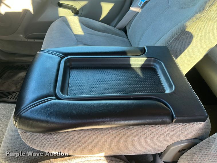 image for item MN9415 2000 GMC Sierra 1500  Ext. Cab pickup truck