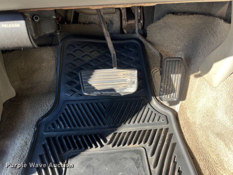 image for item MN9415 2000 GMC Sierra 1500  Ext. Cab pickup truck