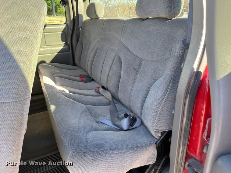 image for item MN9415 2000 GMC Sierra 1500  Ext. Cab pickup truck