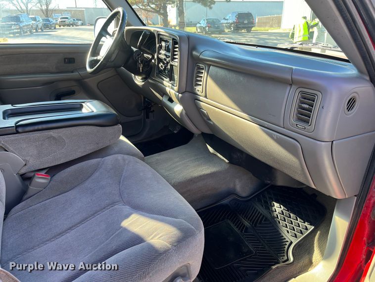 image for item MN9415 2000 GMC Sierra 1500  Ext. Cab pickup truck