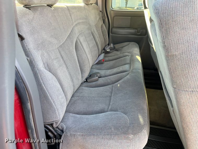 image for item MN9415 2000 GMC Sierra 1500  Ext. Cab pickup truck