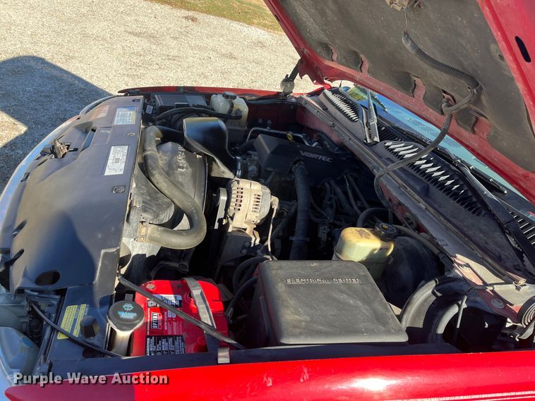 image for item MN9415 2000 GMC Sierra 1500  Ext. Cab pickup truck