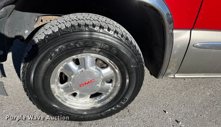 image for item MN9415 2000 GMC Sierra 1500  Ext. Cab pickup truck