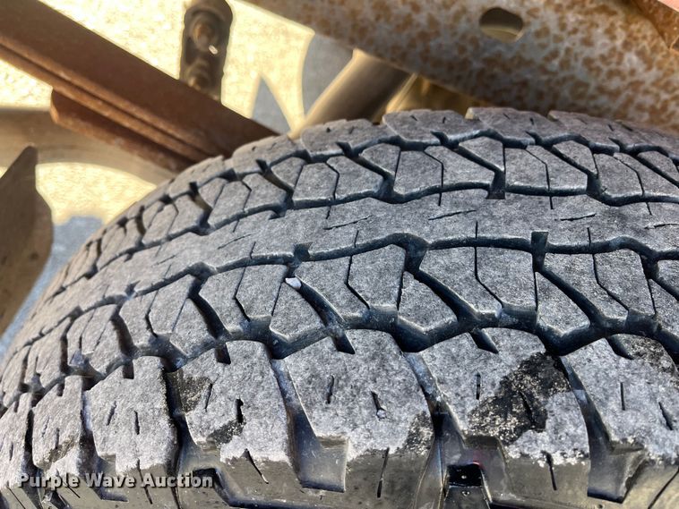 image for item MN9415 2000 GMC Sierra 1500  Ext. Cab pickup truck