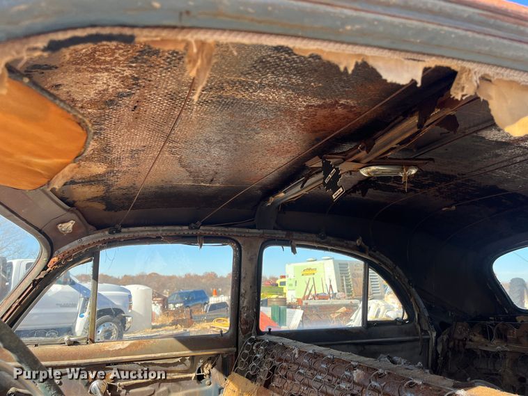 image for item MN9419 1949 Pontiac  sedan