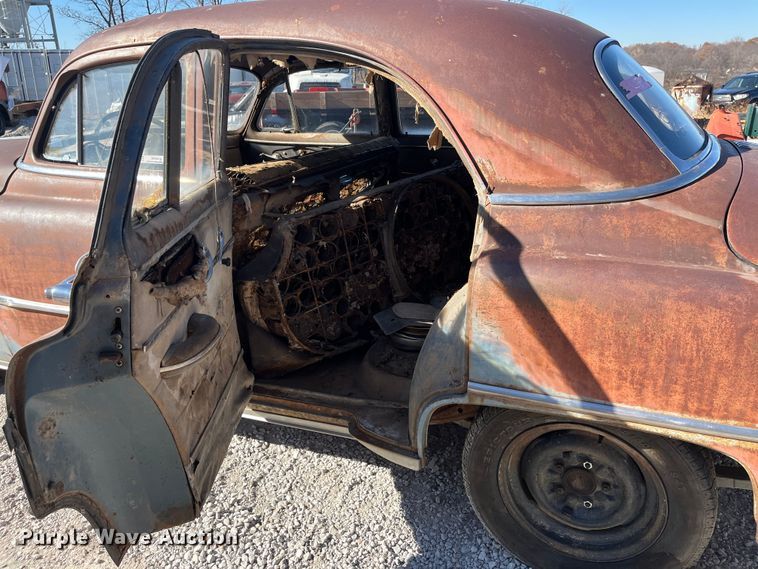 image for item MN9419 1949 Pontiac  sedan