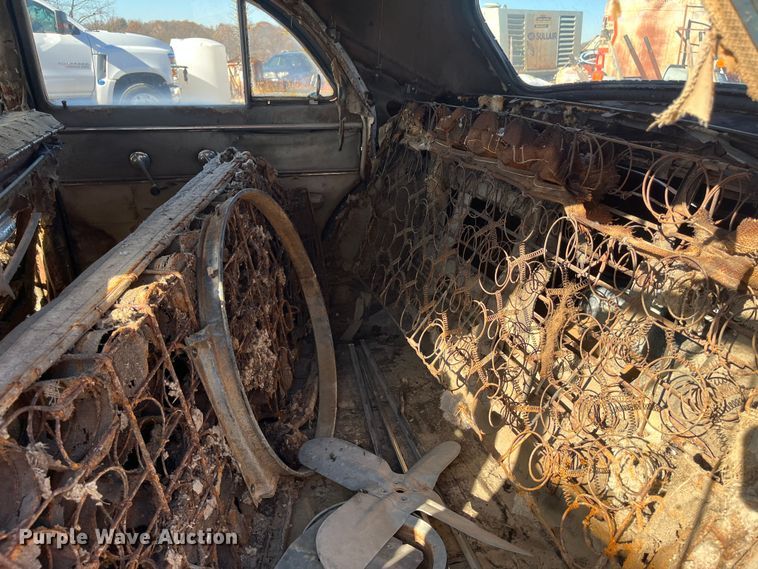 image for item MN9419 1949 Pontiac  sedan