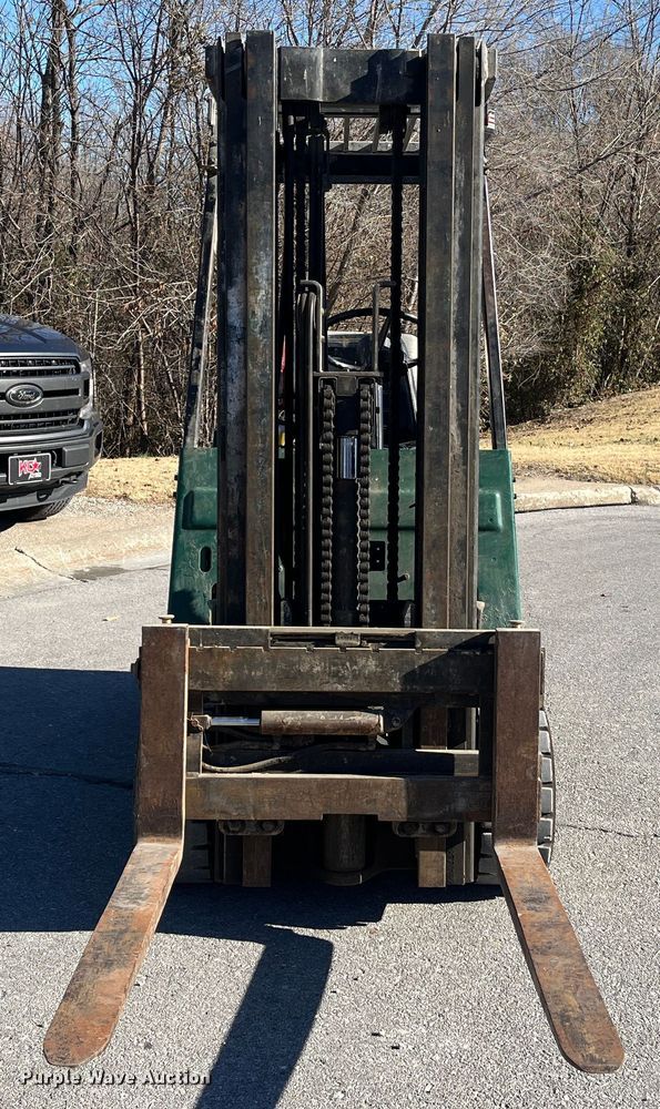 image for item MN9421 Clark GCX25  forklift