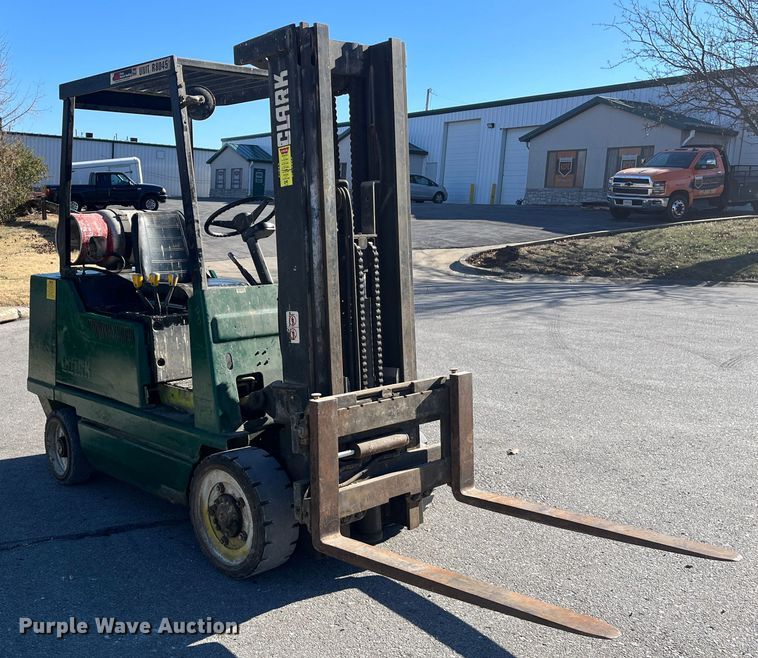 image for item MN9421 Clark GCX25  forklift