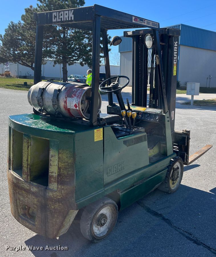 image for item MN9421 Clark GCX25  forklift
