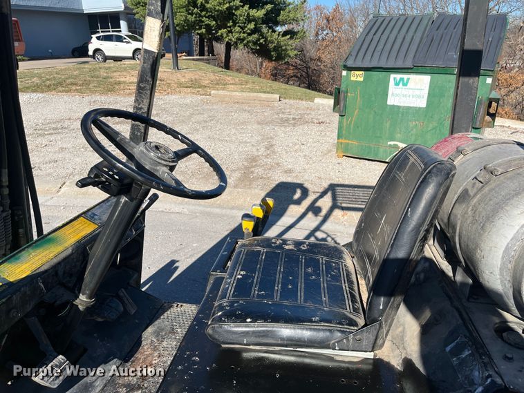 image for item MN9421 Clark GCX25  forklift