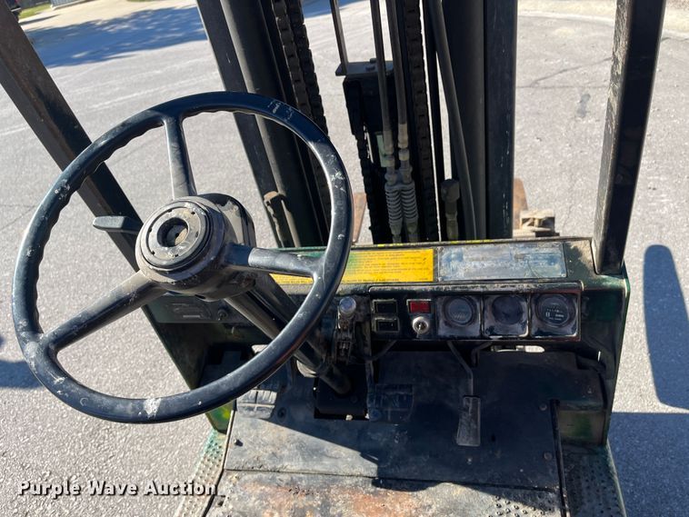 image for item MN9421 Clark GCX25  forklift