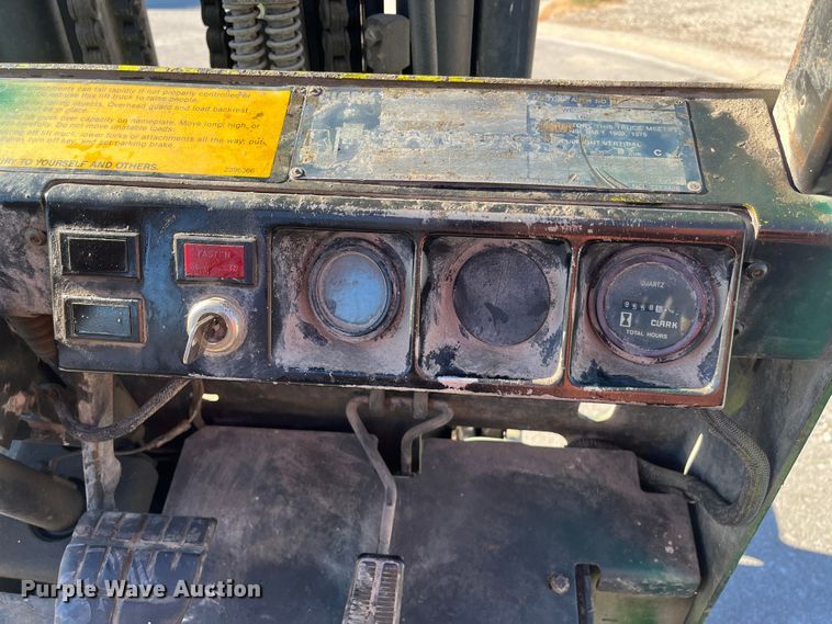 image for item MN9421 Clark GCX25  forklift