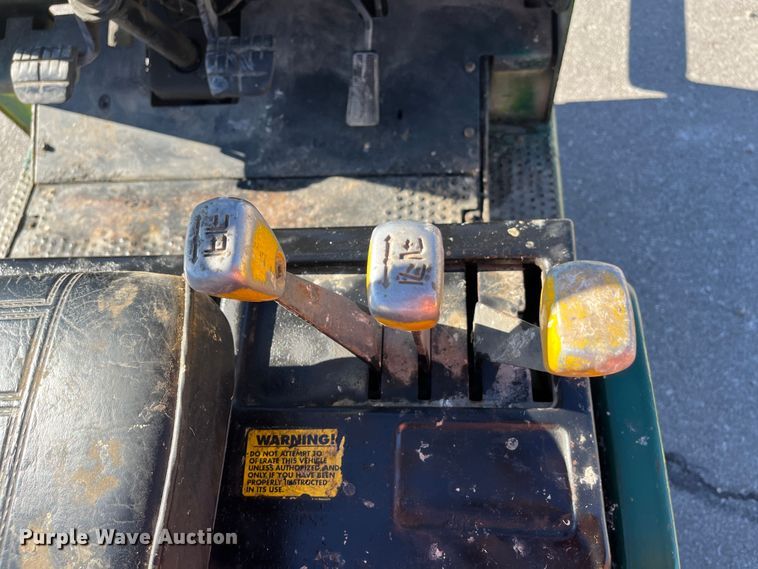 image for item MN9421 Clark GCX25  forklift