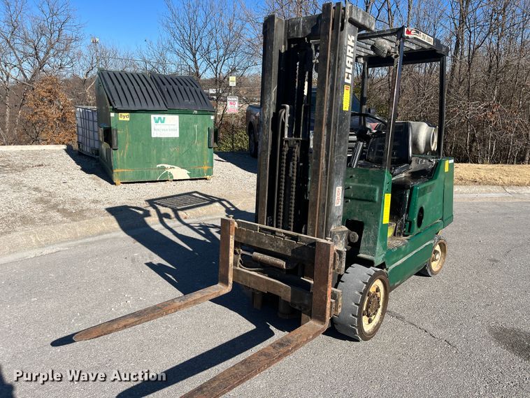image for item MN9421 Clark GCX25  forklift