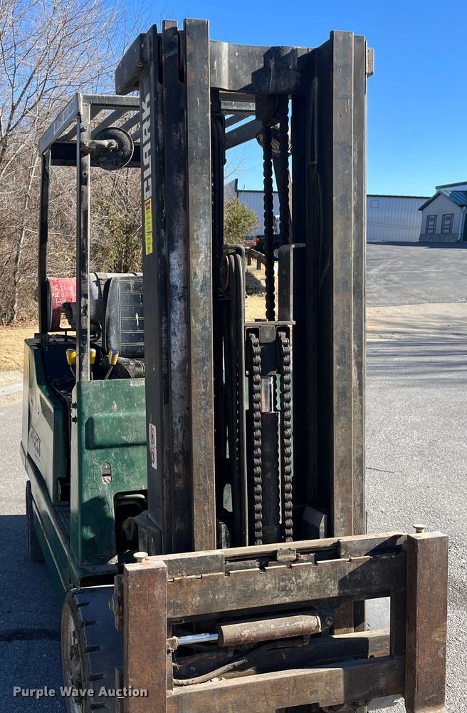 image for item MN9421 Clark GCX25  forklift