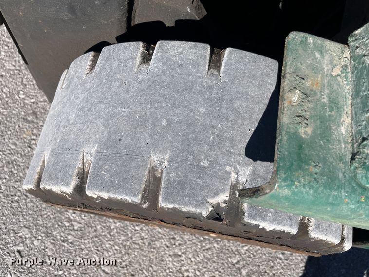 image for item MN9421 Clark GCX25  forklift