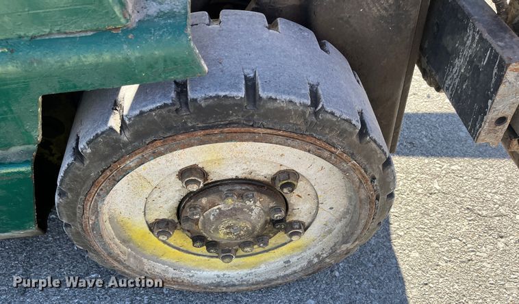 image for item MN9421 Clark GCX25  forklift