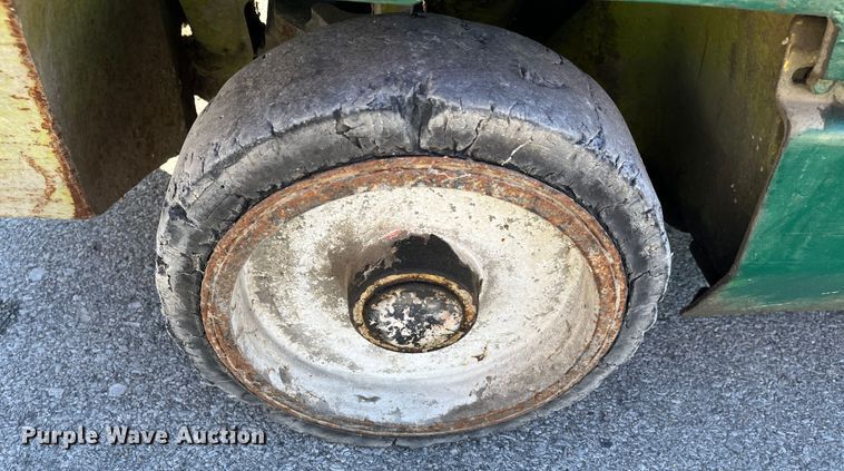 image for item MN9421 Clark GCX25  forklift