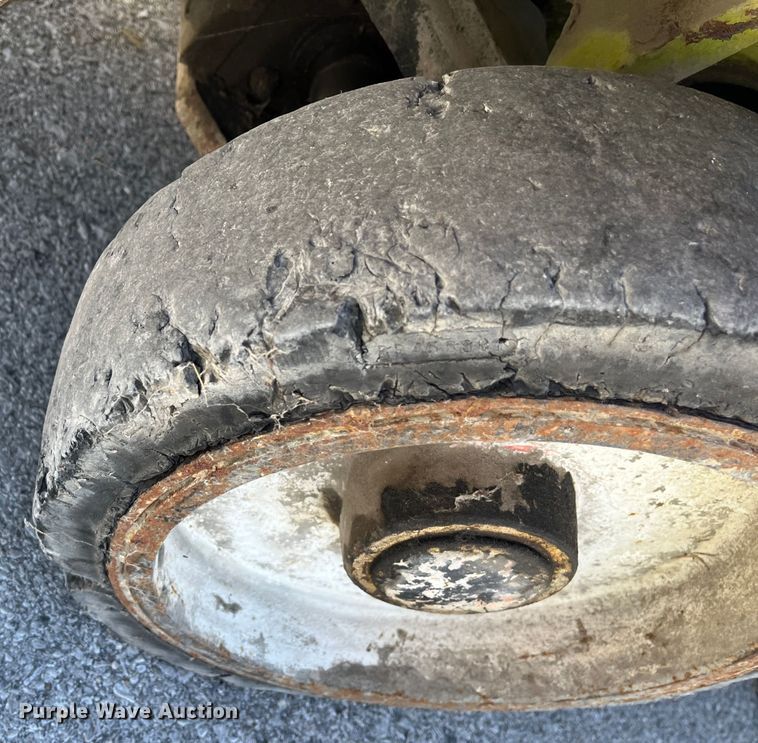 image for item MN9421 Clark GCX25  forklift