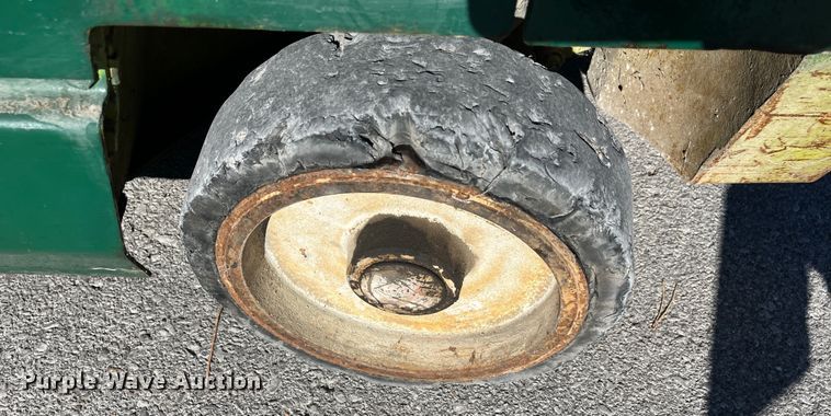 image for item MN9421 Clark GCX25  forklift