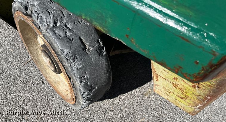 image for item MN9421 Clark GCX25  forklift