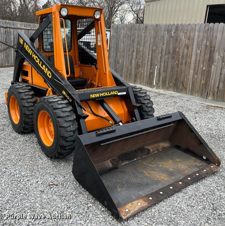 image for item MN9468 1993 New Holland L553  skid steer loader