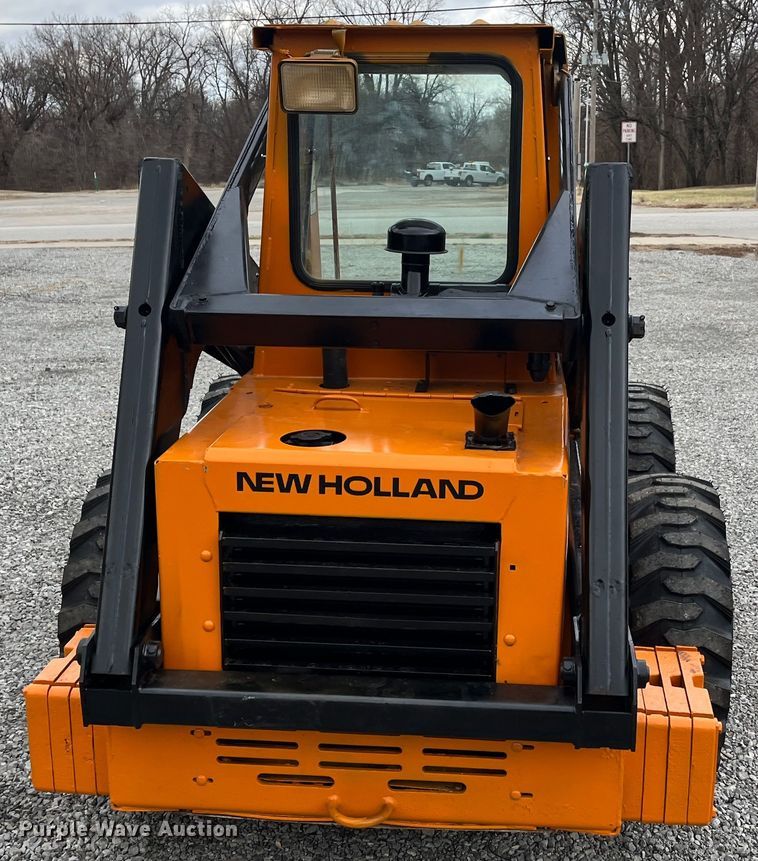 image for item MN9468 1993 New Holland L553  skid steer loader