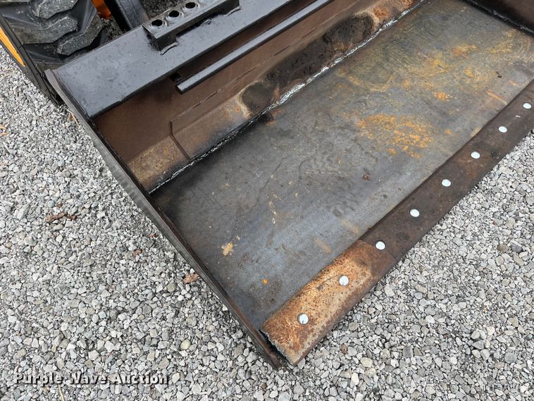 image for item MN9468 1993 New Holland L553  skid steer loader