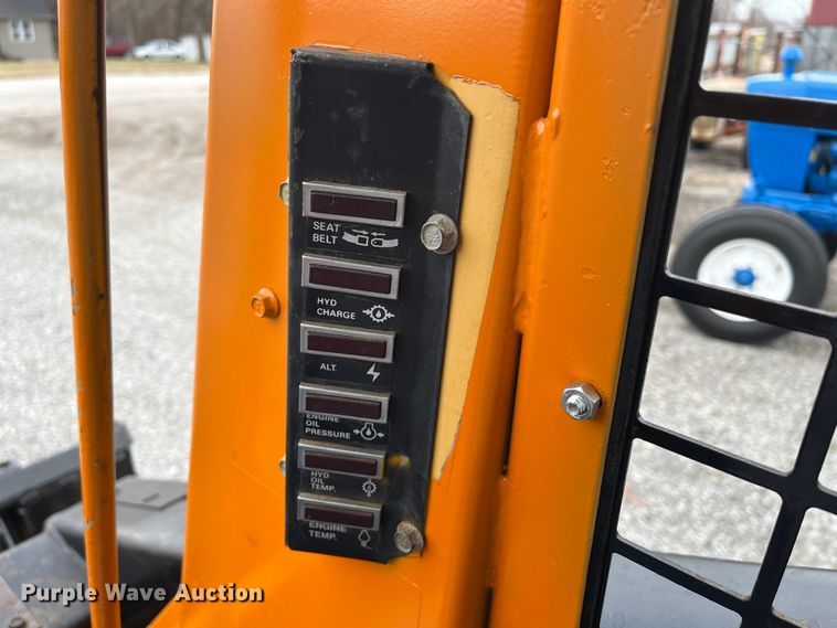 image for item MN9468 1993 New Holland L553  skid steer loader