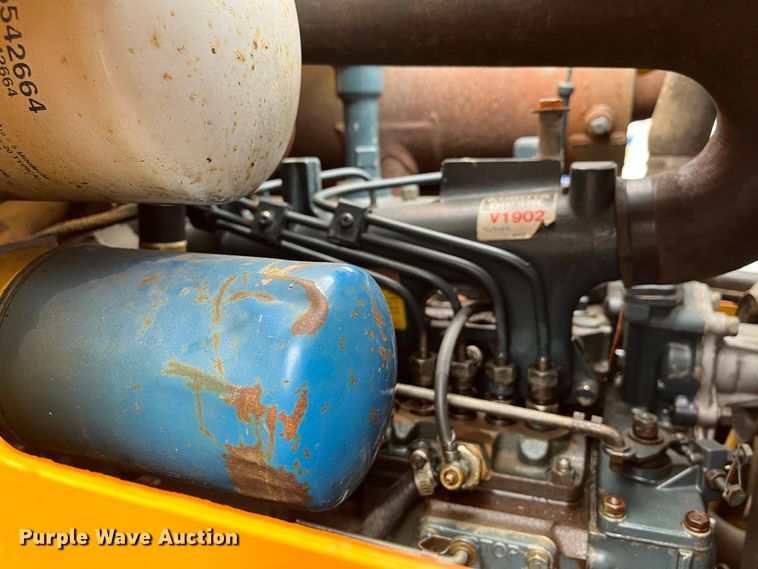 image for item MN9468 1993 New Holland L553  skid steer loader