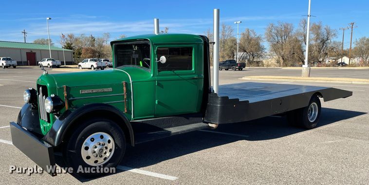 image for item MT9940 1933 GMC  flatbed truck