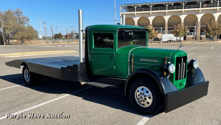 image for item MT9940 1933 GMC  flatbed truck