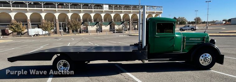 image for item MT9940 1933 GMC  flatbed truck