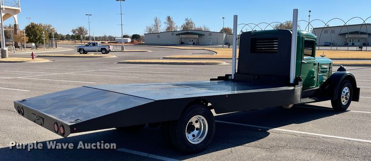 image for item MT9940 1933 GMC  flatbed truck