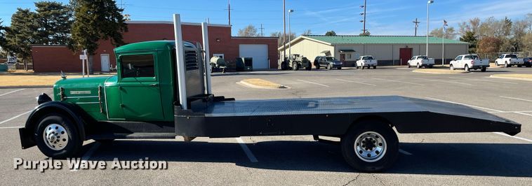 image for item MT9940 1933 GMC  flatbed truck