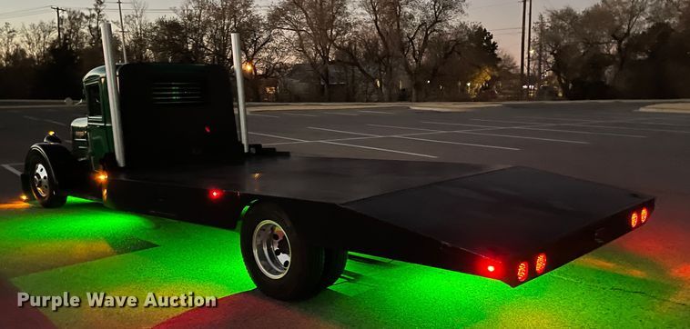 image for item MT9940 1933 GMC  flatbed truck