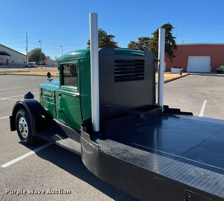 image for item MT9940 1933 GMC  flatbed truck