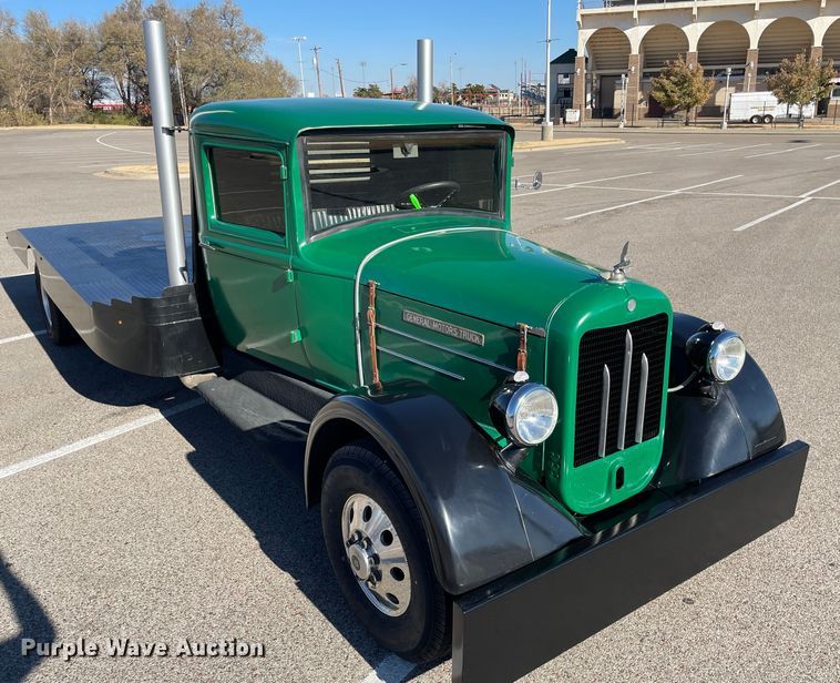 image for item MT9940 1933 GMC  flatbed truck