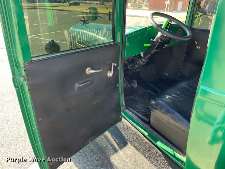 image for item MT9940 1933 GMC  flatbed truck