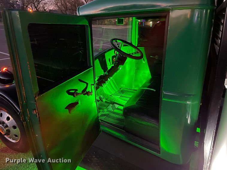 image for item MT9940 1933 GMC  flatbed truck