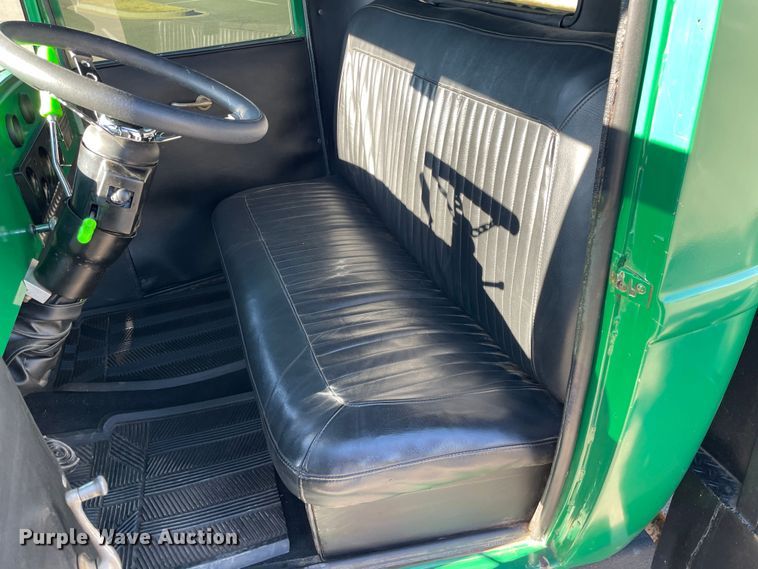 image for item MT9940 1933 GMC  flatbed truck